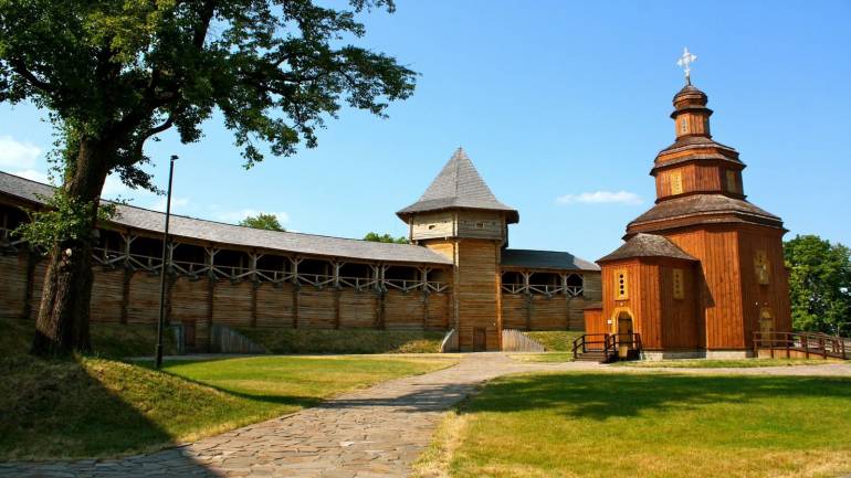 У Батурині можна відвідати церкву, в якій сповідався сам Іван Мазепа