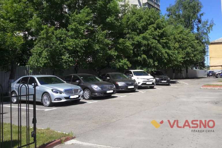 автомобілі вінницьких суддів фото