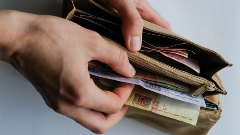 Вночі на Вінниччині невідомий викрав у жінки гаманець з грошима