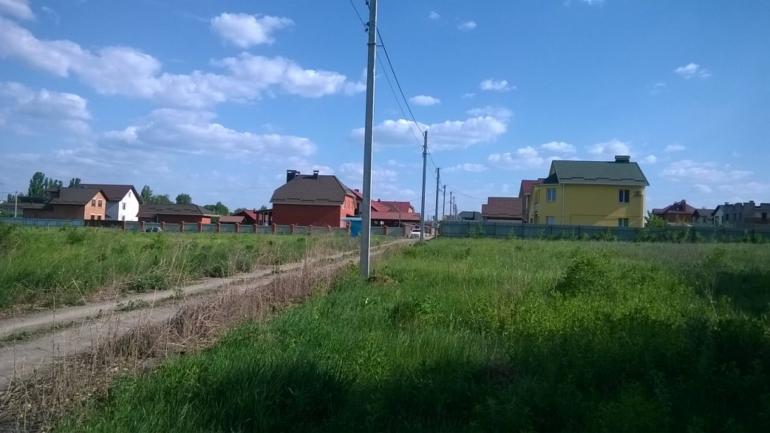 Головна бухгалтерка вінницької екологічної інспекції за день стала власницею земельної ділянки та садибного будинку