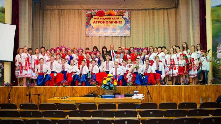 Історія &laquo;Мельпомени&raquo;: в Будинку культури на Вінниччині більше 45 років &laquo;запалюють зірки&raquo;