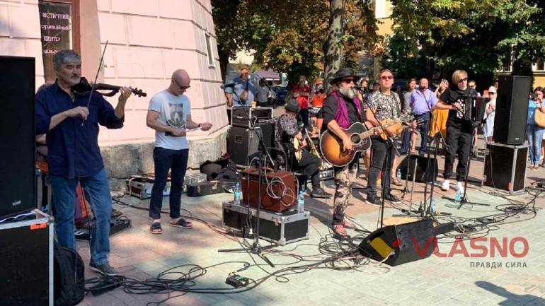 Російський рок від легендарного Гребенщикова звучав просто неба у Вінниці
