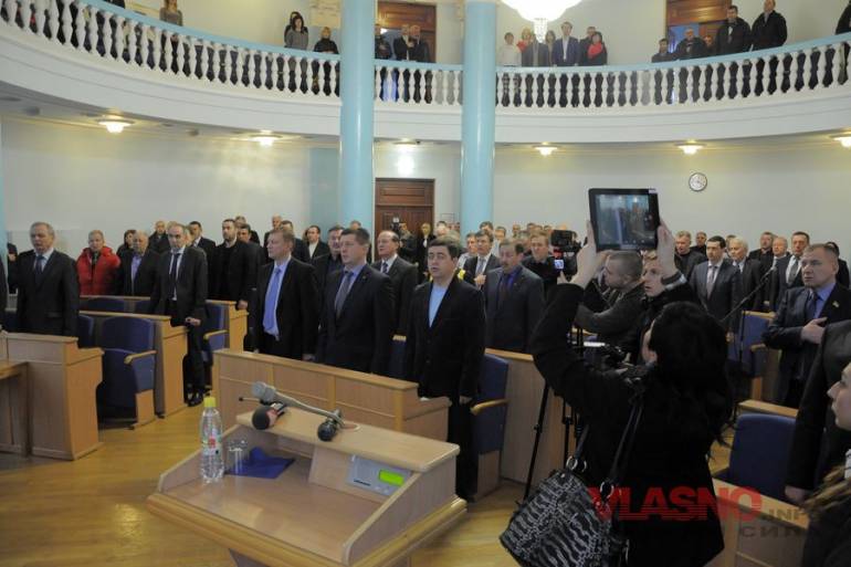 На завтрашній сесії Вінницькій облради вирішуватимуть кадрові питання та роздаватимуть премії. Он-лайн-трансляція vlasno.info