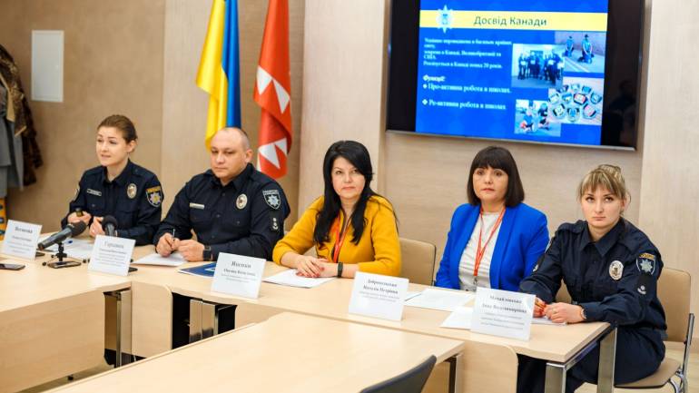 Шкільні офіцери захищатимуть вінницьких учнів від булінгу та негативного впливу