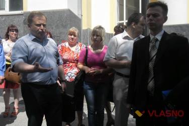 пікет щодо рейдерського захоплення у селі Строїнці Тиврівського району на Вінниччині фото
