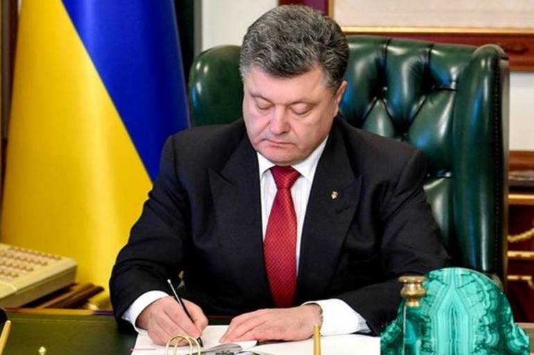 Порошенко підписав закон про поводження з військовополоненими