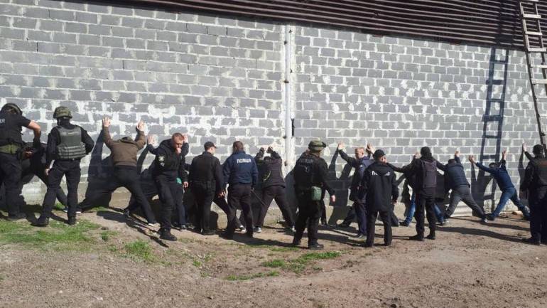 Рейдерські захоплення: у Черкаській області злочинці спробували заволодіти землею (ВІДЕО)