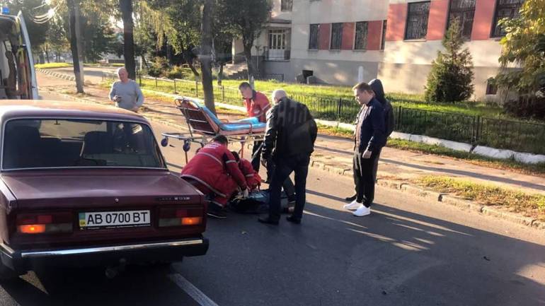 У Вінниці автівка на великій швидкості збила людину