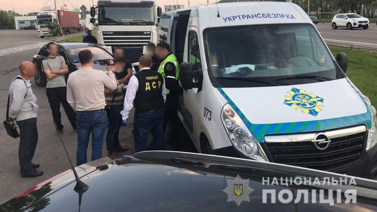 На Київщині затримали хабарників з вінницького управління Укртрансбезпеки