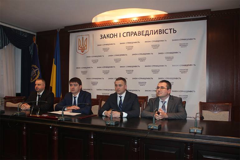 Квартири, земельні ділянки, рахунки: чим володіють новопризначені заступники прокурора Вінниччини