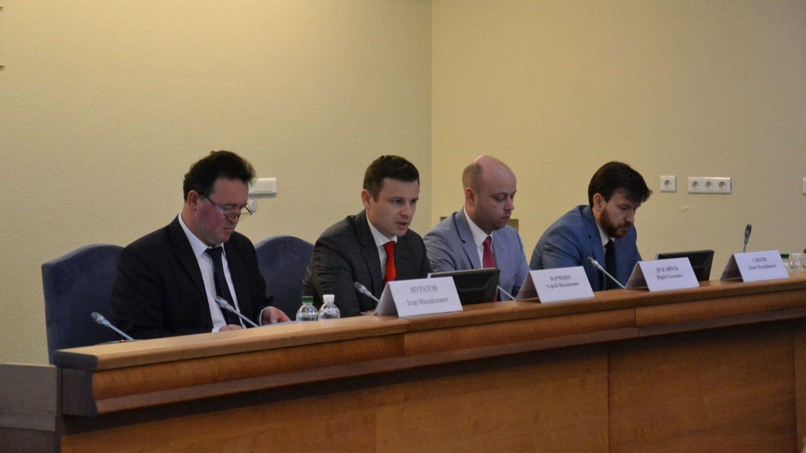В Україні звільняють половину керівників митниць