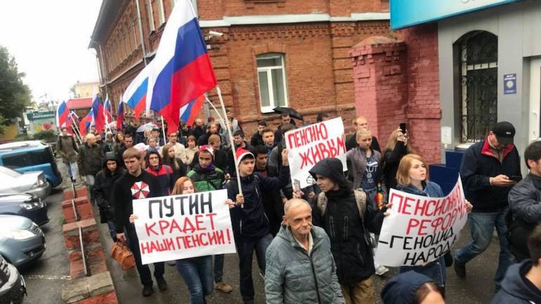 &laquo;Путін краде наші пенсії!&raquo; &ndash;  росіяни проти пенсійної реформи (ФОТО, ВІДЕО)