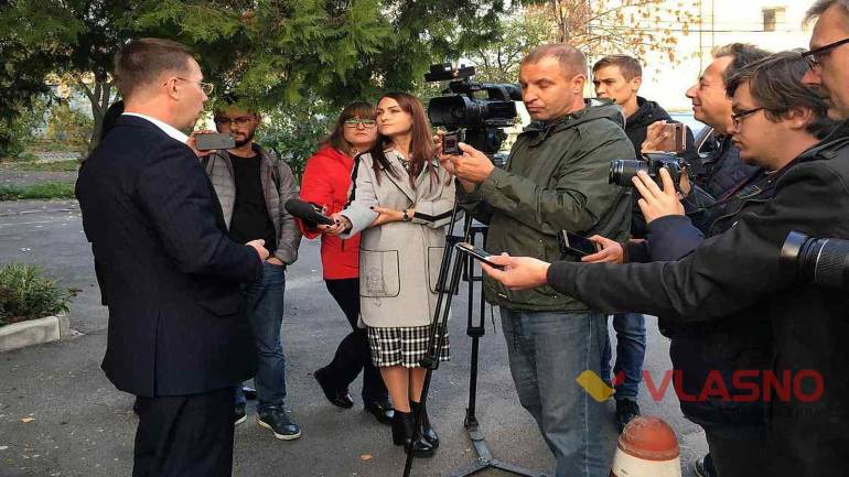 Вінницького депутата &laquo;в негліже&raquo; Генпрокуратура не пускала в будинок під час обшуку