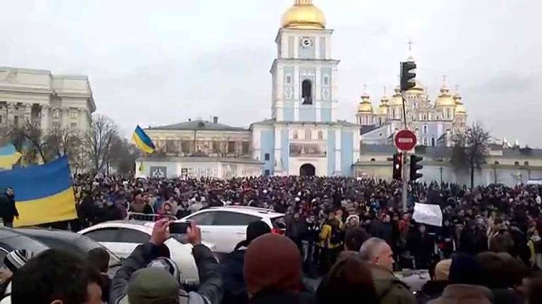 У Києві відбувається Поминальна панахида за Героями Небесної Сотні