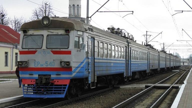 Від сьогодні на Вінниччині дозволили зупинятимуться електричкам та поїздам