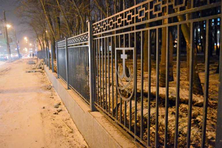 Попри кримінальні провадження у Вінниці будують притулок для тварин та паркан навколо парку