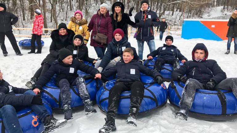 Вінничани кататимуться на надувних санках у селі Шкуринці