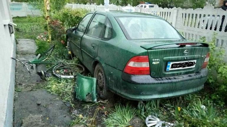 На Вінниччині водійка збила велосипедистку з двома дітьми