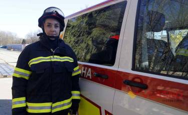 Вінницька рятувальниця витягла кішку з 12-ти метрового колодязя (ФОТО)