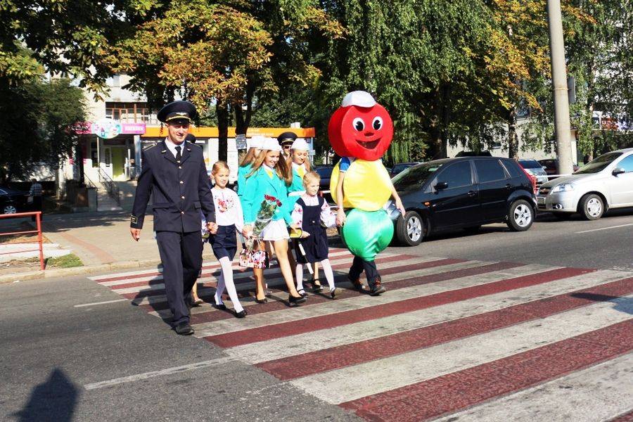 ДАІвці біля школи фото
