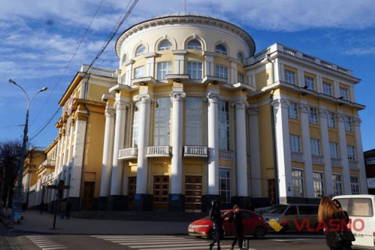 Співробітників апарату Вінницької облради преміювали на 2,3 мільйона гривень (ФОТО)