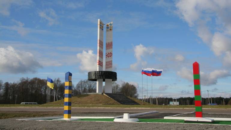 Українці менше їздять до Росії