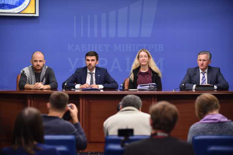 Українців лікуватимуть по-новому: Уряд ухвалив документи для впровадження медреформи