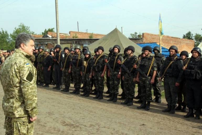 Порошенко пропонує збільшити чисельність ЗСУ до 250 тисяч осіб