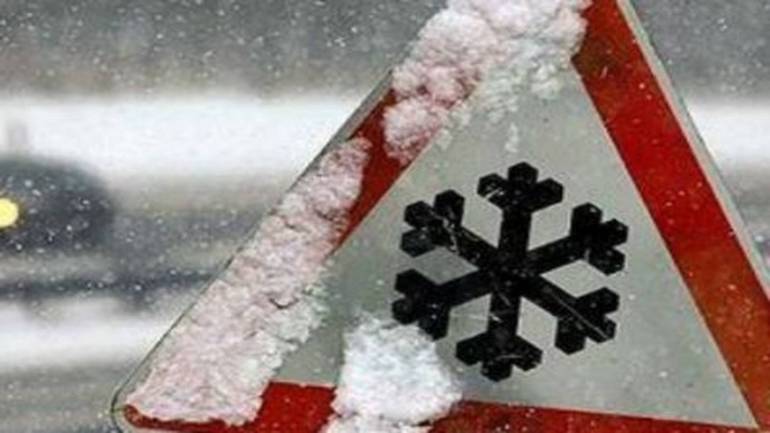 Сніг та мороз: в Україну повертається зима