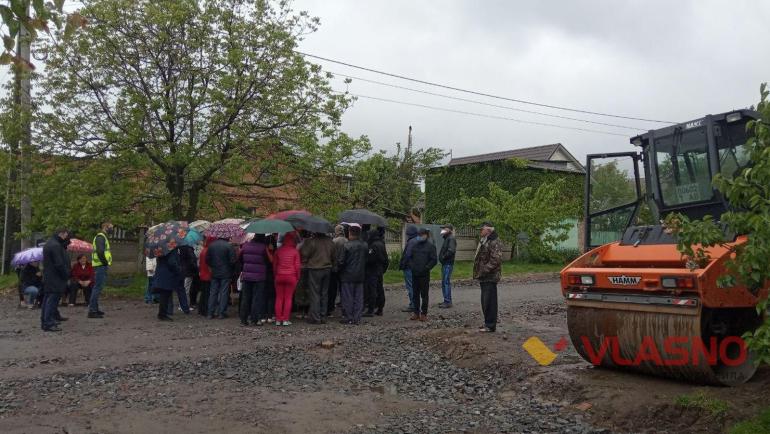 У Вінниці люди блокували ремонт дороги на своїй вулиці (ФОТО)