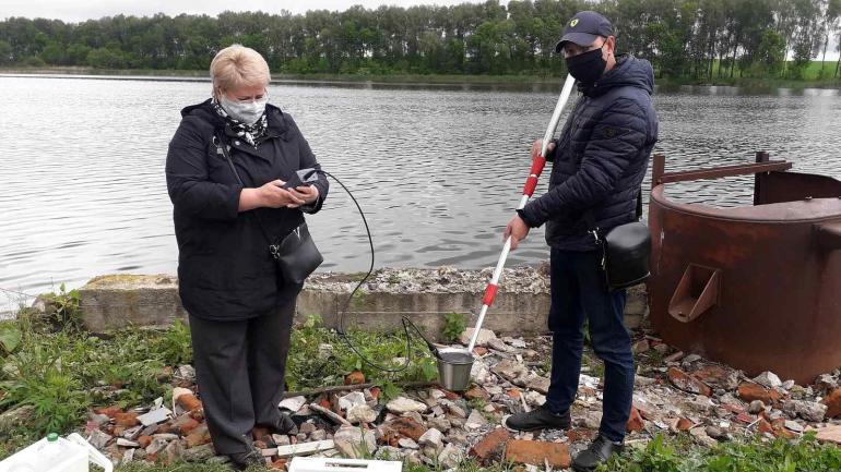 Через хімікати у ставку на Козятинщині здохла риба