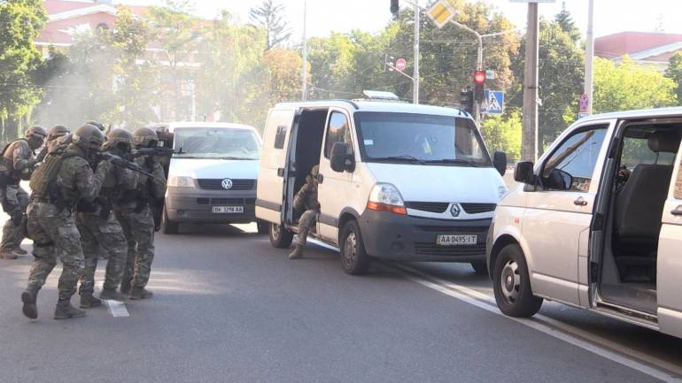 У Вінниці попереджають про обмеження руху транспорту та перевірки документів