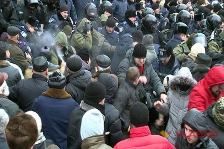 протест у Вінниці 6 грудня 2015 року фото