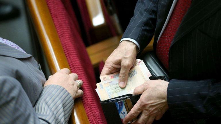 Чиновникам Піщанської РДА не дали надбавок з бюджету громади