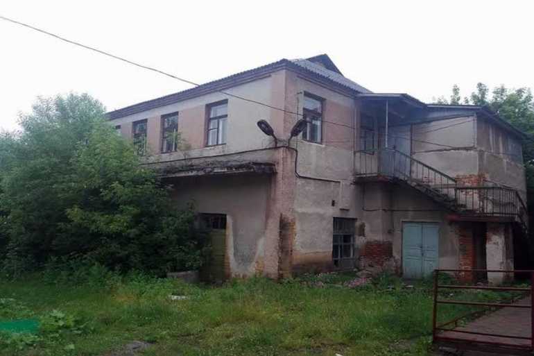 Закинутий будинок у Жмеринці творчо прибиратимуть