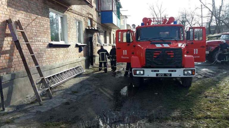 На Вінниччині загорілася квартира: двох пенсіонерок витягли з полум&rsquo;я