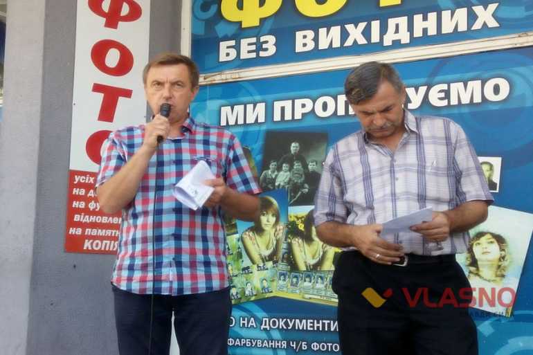 На вінницькому віче закликали молитися за Україну вдома 