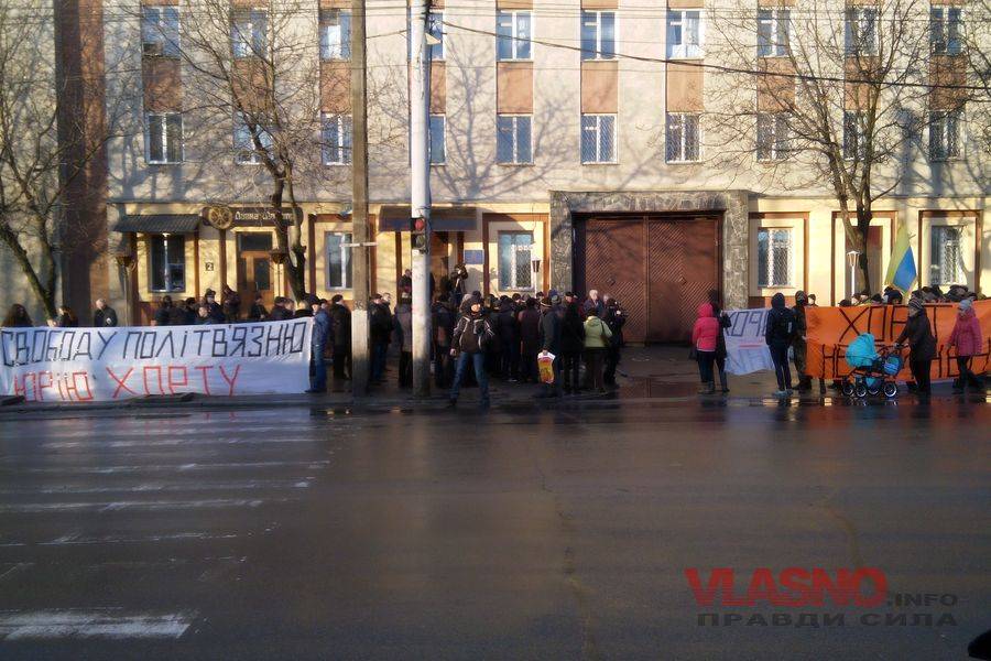 Мітинг під вінницьким СІЗО тривав до пізнього вечора