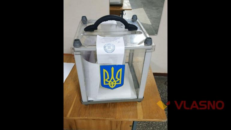 На виборчій дільниці у Вінниці &ldquo;зіпсували&rdquo; скриньки для голосування на дому