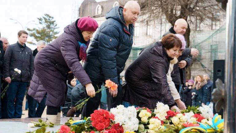 У Вінниці вшанували пам'ять 107 загиблих на Майдані