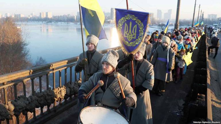 У Києві дві тисячі людей сформували &laquo;живий ланцюг&raquo;