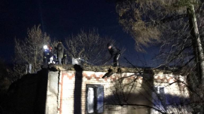 На Вінниччині молодики винесли з палаючого будинку хвору жінку, повертаючись з новорічної дискотеки