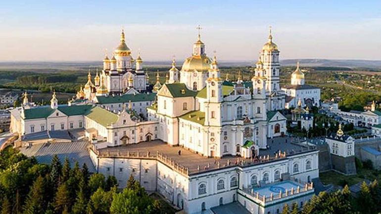 Спалах COVID-19 у Почаївській лаврі: настоятель відмовляється від співпраці з МОЗ