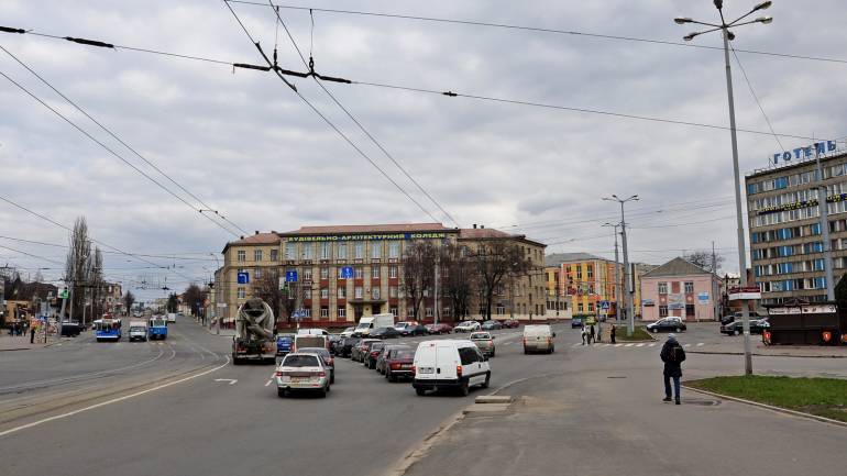 На Замості зупинять рух транспорту  на одну ніч