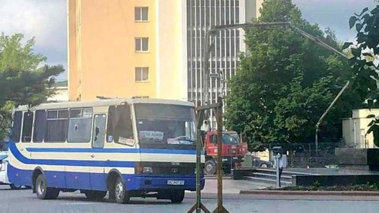 Біля захопленого автобусу у Луцьку пролунав вибух
