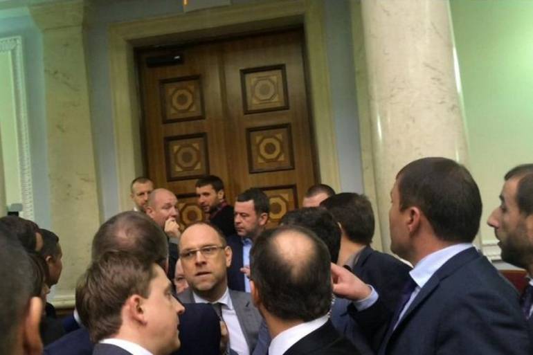 Нардепи знову побилися