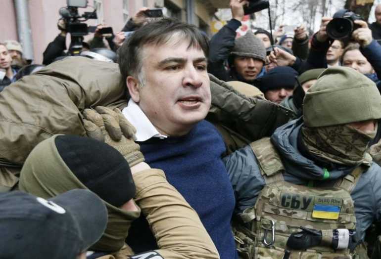 Геть нинішню владу: Саакашвілі на площі перед парламентом і закликає прийти всіх українців