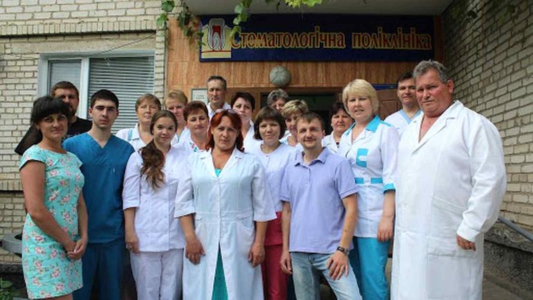 Лікарі Барської лікарні просять їм пошити халати