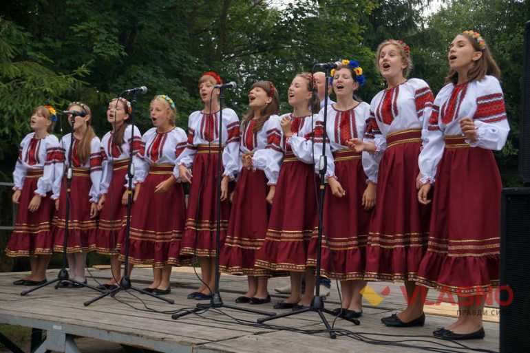 народні колективи на фестивалі "Живий вогонь" фото