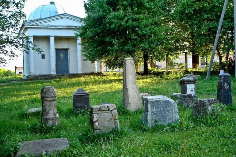 церква ротонда Марії Магдалини у селі Чернівці фото
